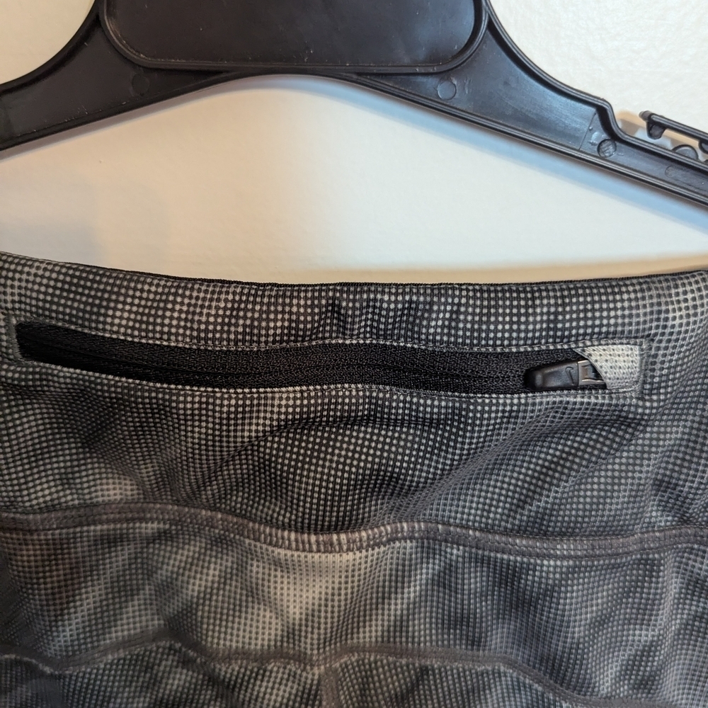 Gray and Black Athletic Leggings - Picture 4 of 6